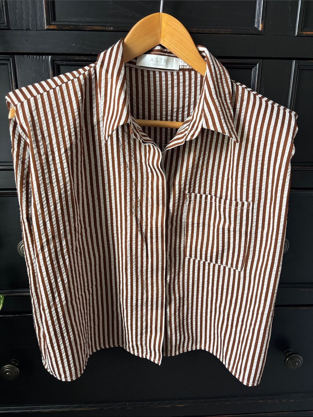 ASTR The Label size S ‘Elswyth Top’ in Brown Striped, Padded Shoulders, Boxy